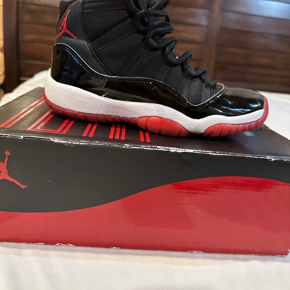 Nike Jordan 11 Breds NWT NEVER BEEN WORE AT ALL